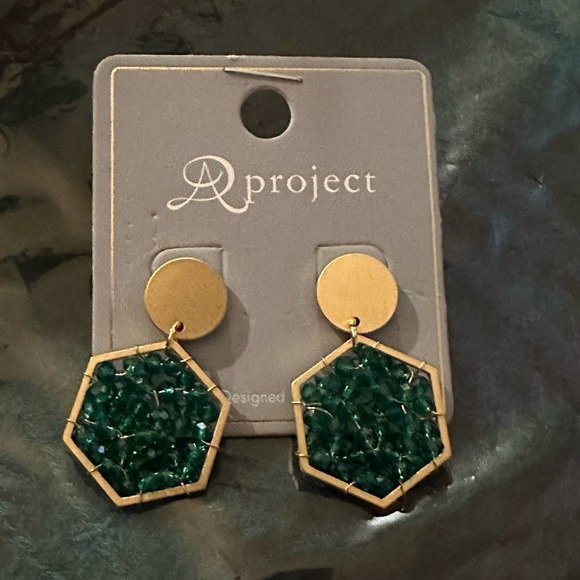Gold Hardware Green Dangle Hexagon Earrings - Picture 3 of 7